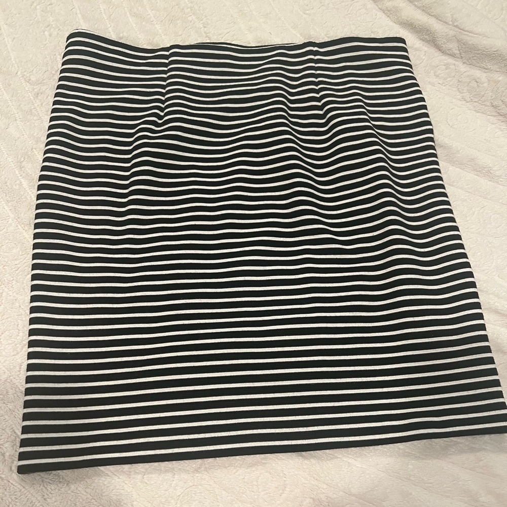LOFT knit black/white stripe skirt